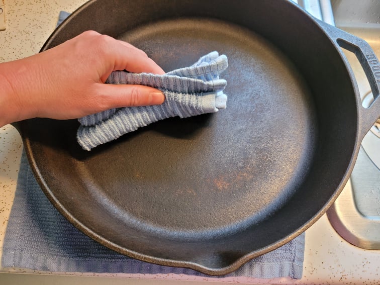 Towel-drying a cast iron skillet 