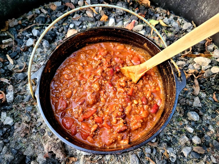 Dutch Oven Cornbread Chili {with Gluten-Free Option} - Campfires and ...