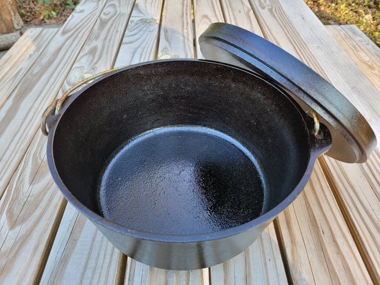 cast iron camp dutch oven 