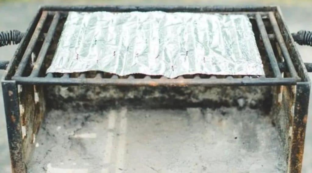 aluminum foil on a camping grill to avoid food allergy cross contamination