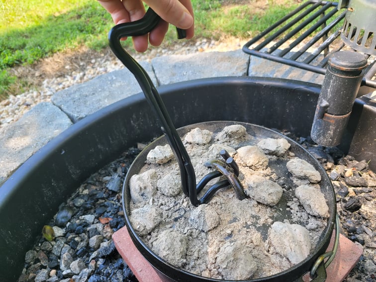 using a dutch oven multi-tool as a lid lifter
