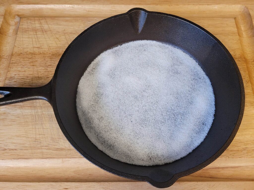 Using salt in a cast iron skillet to absorb residual food odors